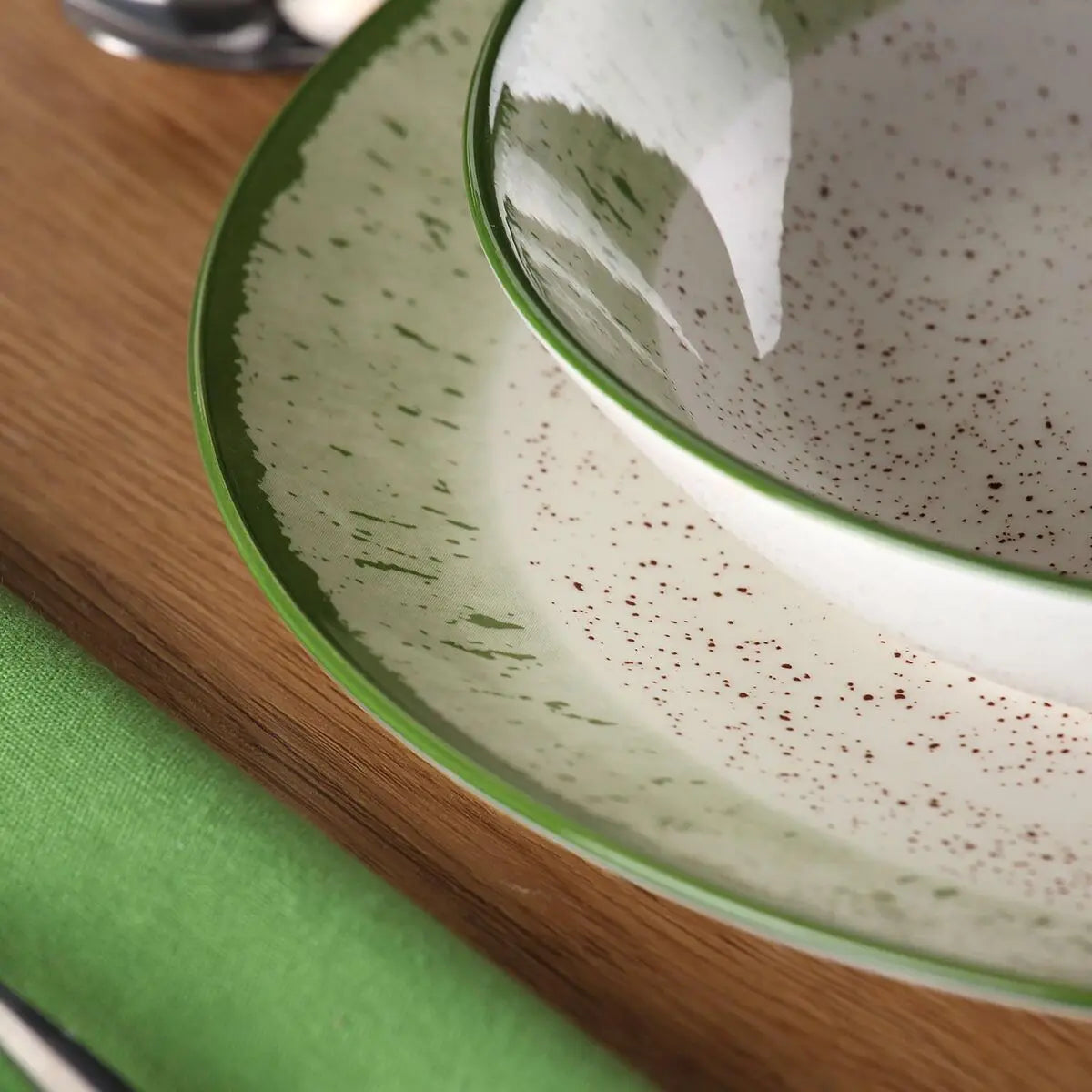 Assiettes Versa Vert Porcelaine 18 Pièces - MAMM®
